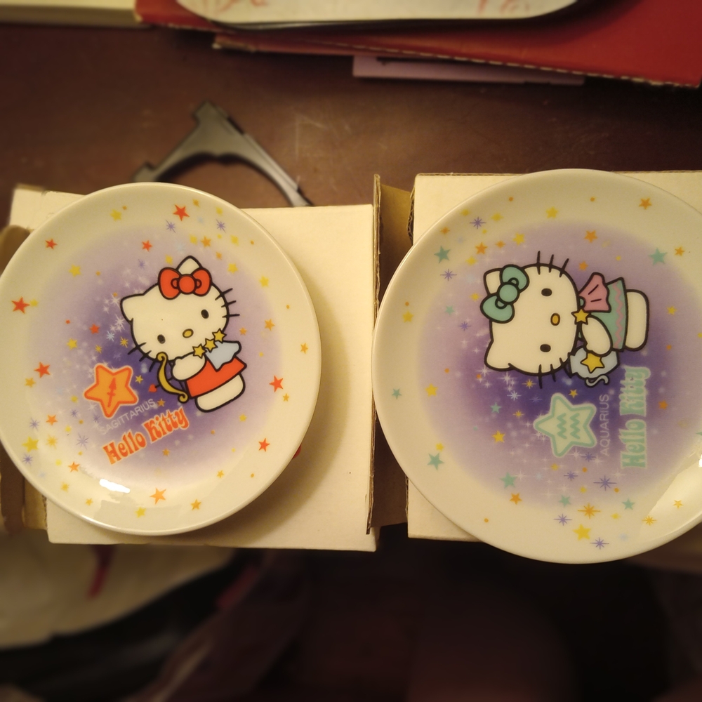 Hello Kitty Starry Plates Set